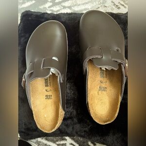 Birkenstock Boston Dark Brown Leather Brand New in Box purchased in Germany.